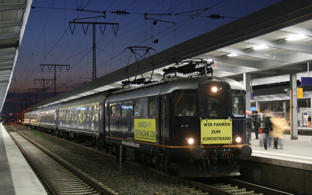 Centralbahn 10008 mit dem Sonderzug vom Eurostrand Mosel.
Aufgenommen am 13.12.2009 am HBF Essen.