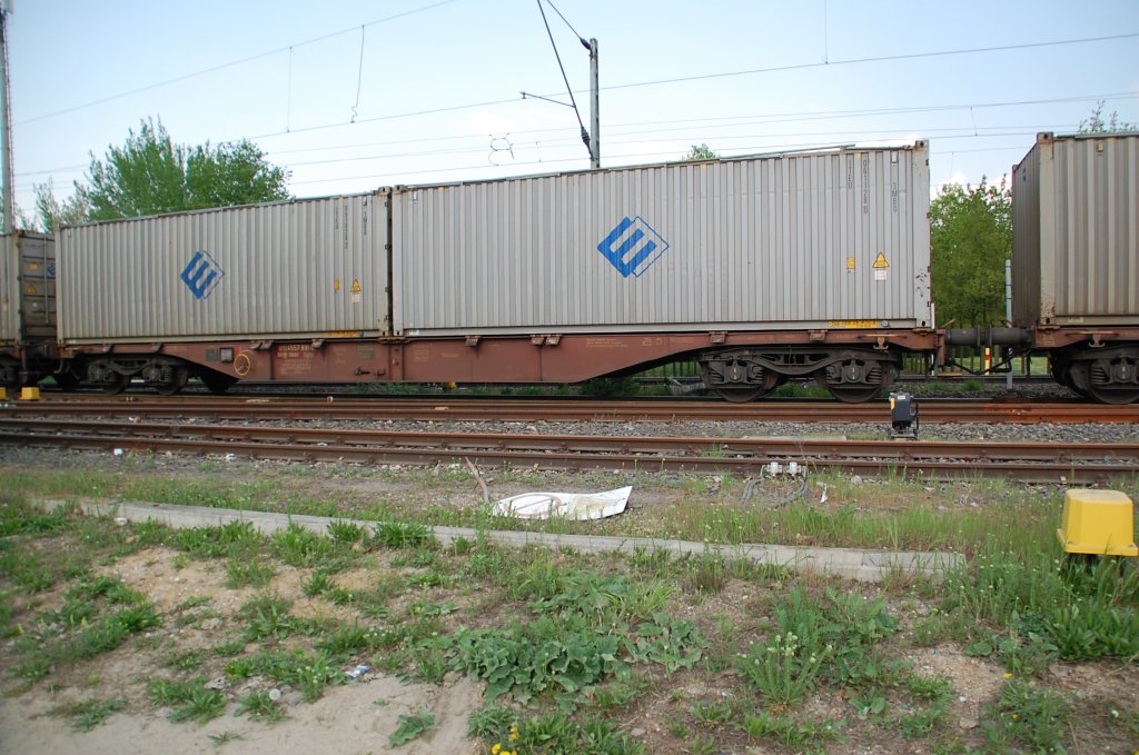 Containertragwagen mit Ewalscargocontainern in Kaldenkirchen. 22.3.2011 