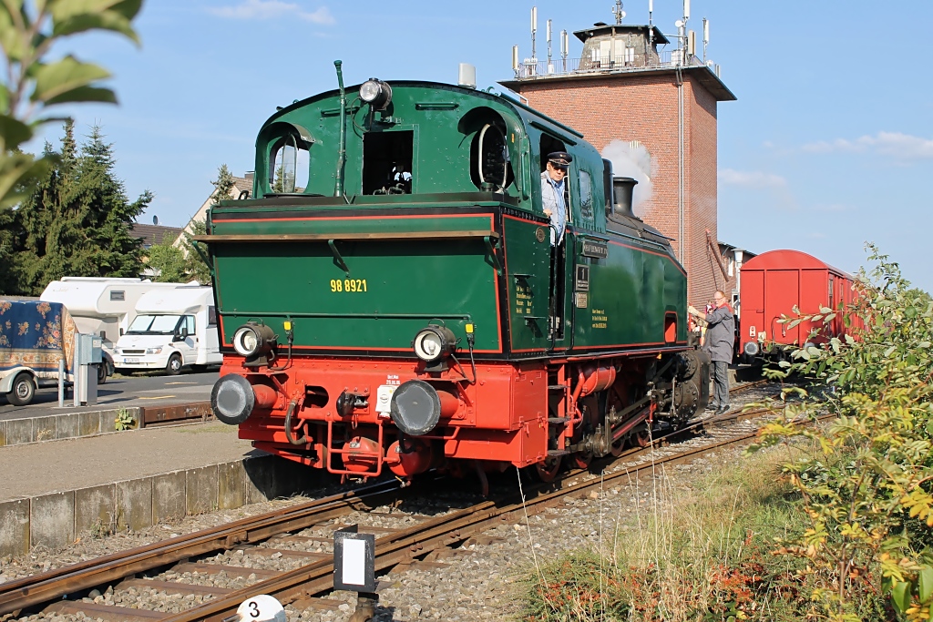 Dampflok  Graf Bismarck  beim Umsetzen in St. Tnis, 16.9.12