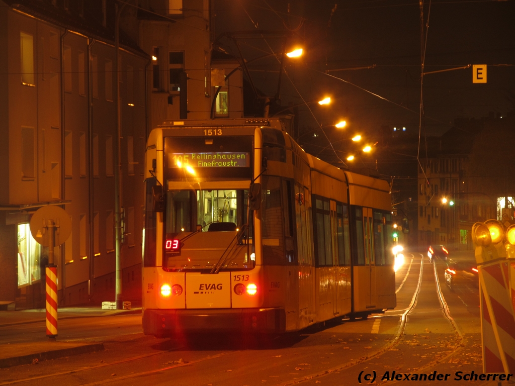 Das Bild zeigt eine M8D-NF mit der Wagennummer 1513 der EVAG. Das Foto entstand am Abend des 01.11.2011 kurz vor der (H) Fliegenbusch. Dort wurde der Wagen umgesezt, das aufgrund von Bauarbeiten eine Weiterfahrt nach nach Frintrop nicht mglich ist.