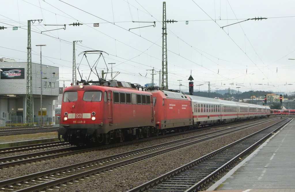 Das ist doch ein guter Jahresabschluss, 115 448-3 mit 101 103-0 im Schlepp zieht den IC 2059 Saarbrcken - Frankfurt (Main) am 31.12.2011 nach Kaiserslautern