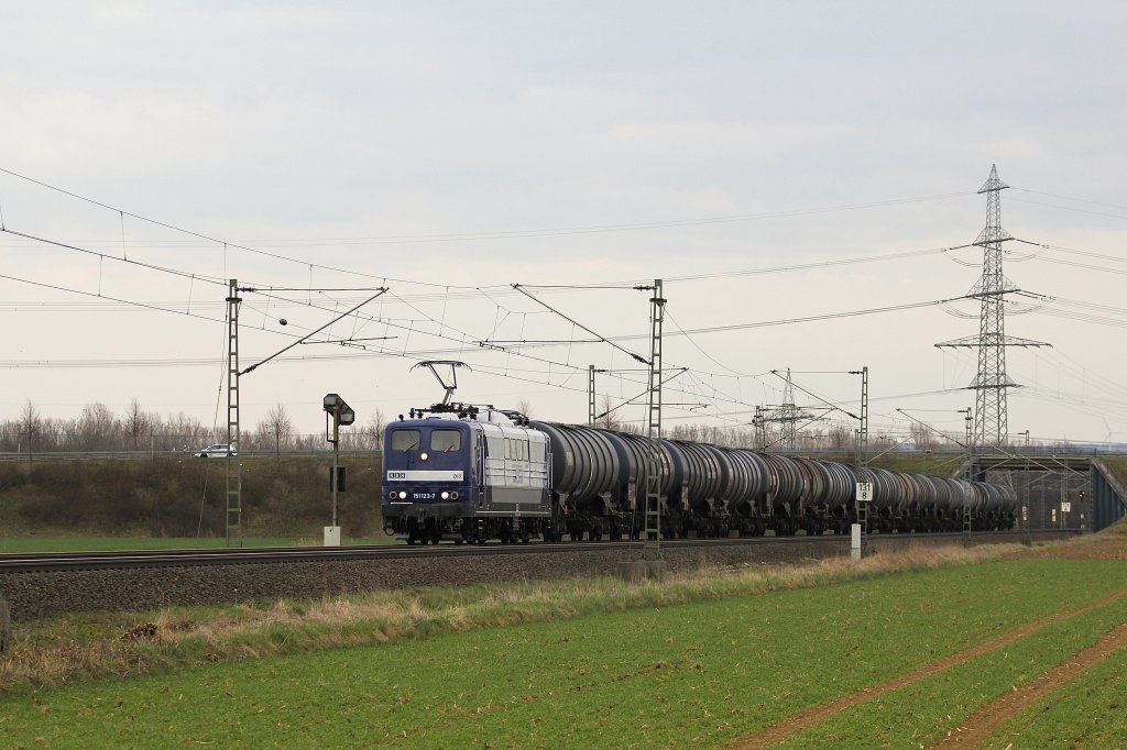 Das neue alte Prachtstck von RBH 151 123-7 vor dem blichen Kesselzug GC63290 Kassel-Bettenhausen-->Holthausen hier in Paderborn-Elsen am 16/04/13.
