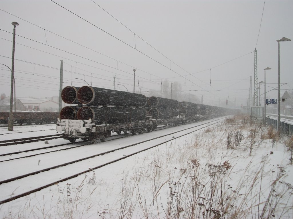 Das Zugende vom Rhrenzug nach Mukran am 09.Dezember 2010 in Bergen/Rgen.
