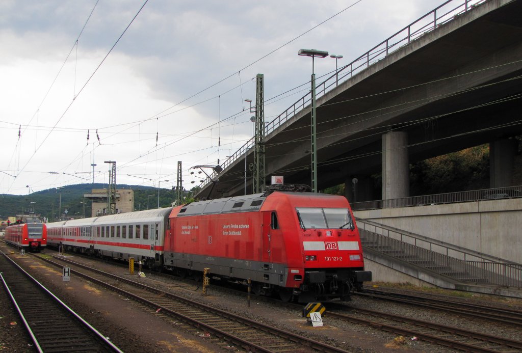 DB 101 121-2 mit dem Leerpark des IC 2338 aus Dortmund Hbf, am 10.07.2012 bgestellt in Koblenz Hbf.