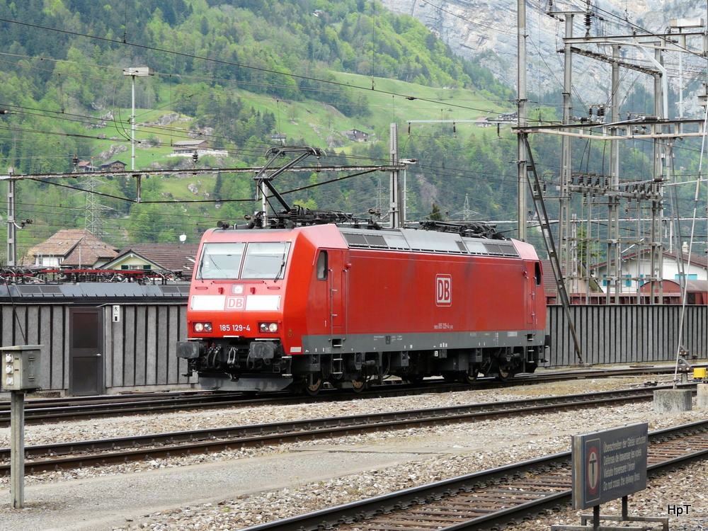 DB - 185 129-4 bei Rangierfahrt im Bahnhof Erstfeld am 08.05.2012