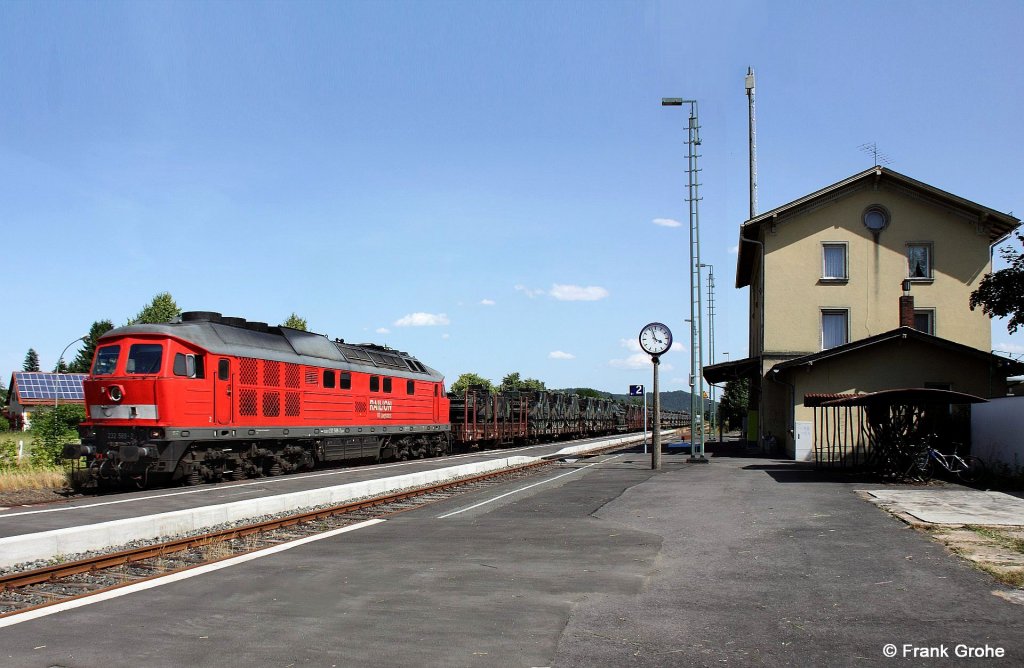 DB 232 589-2 vor Bundeswehr Militrtransport Bodenwhr Nord - Bergen, KBS 867 Weiden - Kirchenlaibach - Bayreuth, fotografiert bei der Durchfahrt Bhf. Pressath am 28.06.2012 