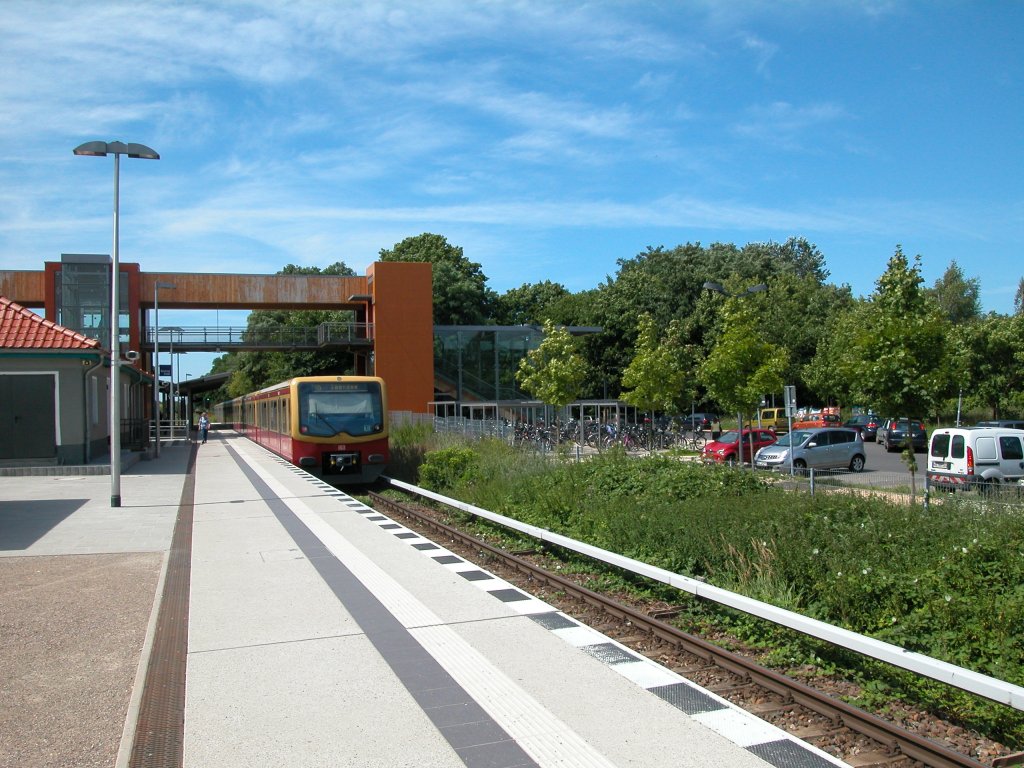 DB S-Bahn Berlin S5 (BR 481/482) Hoppegarten am 24. Juli 2012.