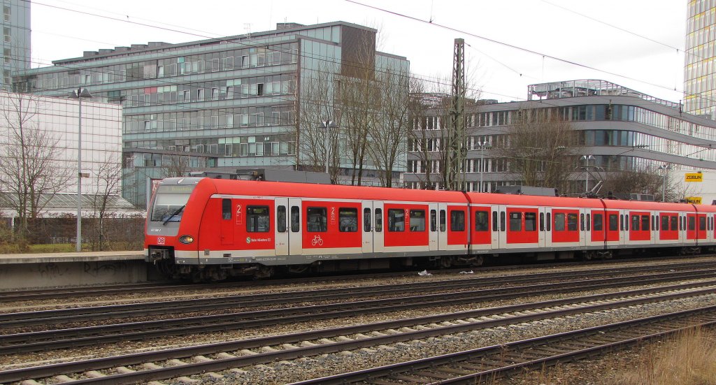 DB S-Bahn Mnchen 423 560-2 als S 8167 (S20) von Mnchen-Pasing nach Deisenhofen, in Mnchen Heimeranplatz; 14.01.2011