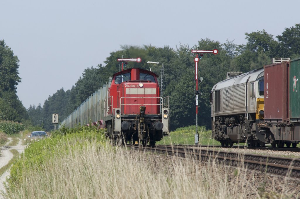DB Schenker 294 904 mit Zug nach Wackerwerk, und EuroCargoRail 247 057 von Wackerwerk

27 juli 2012