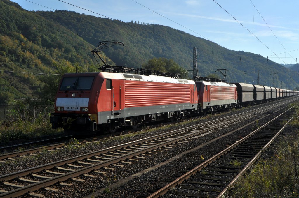 DB Schenker Rail 189 033 und 189 032 mit Erz-Leerzug Dillingen/Saar - Rotterdam-Maasvlakte (Winningen/Mosel 03.10.11).