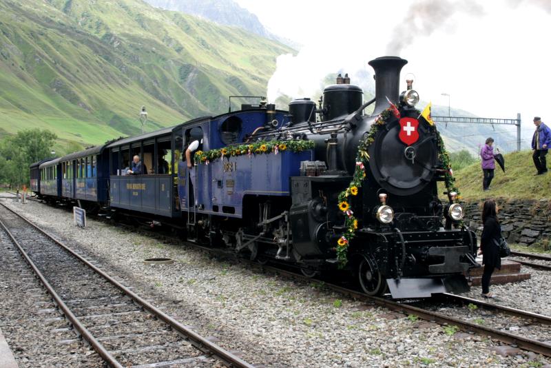 Der 2. Zug  steht in Realp bereit zur Abfahrt. DFB Nr.1 zieht diesen Zug auf der Strecke von Realp nach Gletsch und retour; 14.08.2010