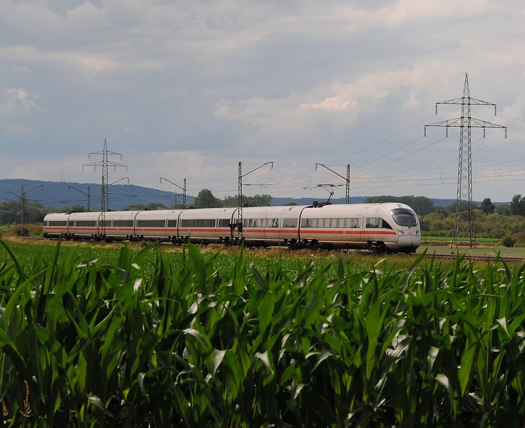 Der 411 080  Darmstadt  hatte am 23.06.2011 den Bahnhof Lichtenfels hinter sich gelassen und war auf dem Weg nach Berlin. Aufgenommen in der Nhe von Trieb.