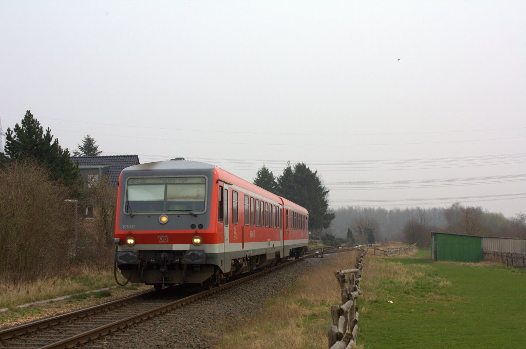 Der 628 535 fuhr am 17.03.2012 als RB38 von Kln Messe-Deutz nach Neuss durch Paffendorf.