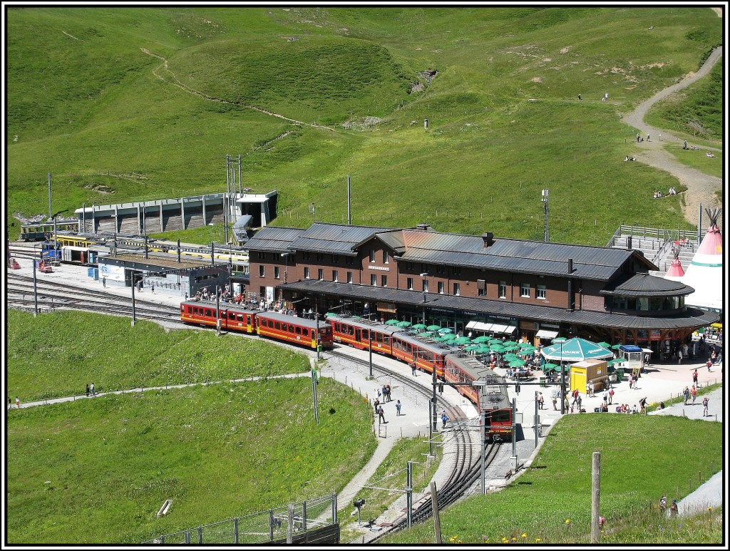 Der Bahnhof der Jungfraubahn auf der Kleinen Scheidegg, aufgenommen am 19.07.2010.
