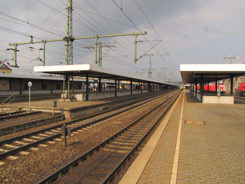 Der Bahnsteig 8 in Fulda am 04.04.2012.