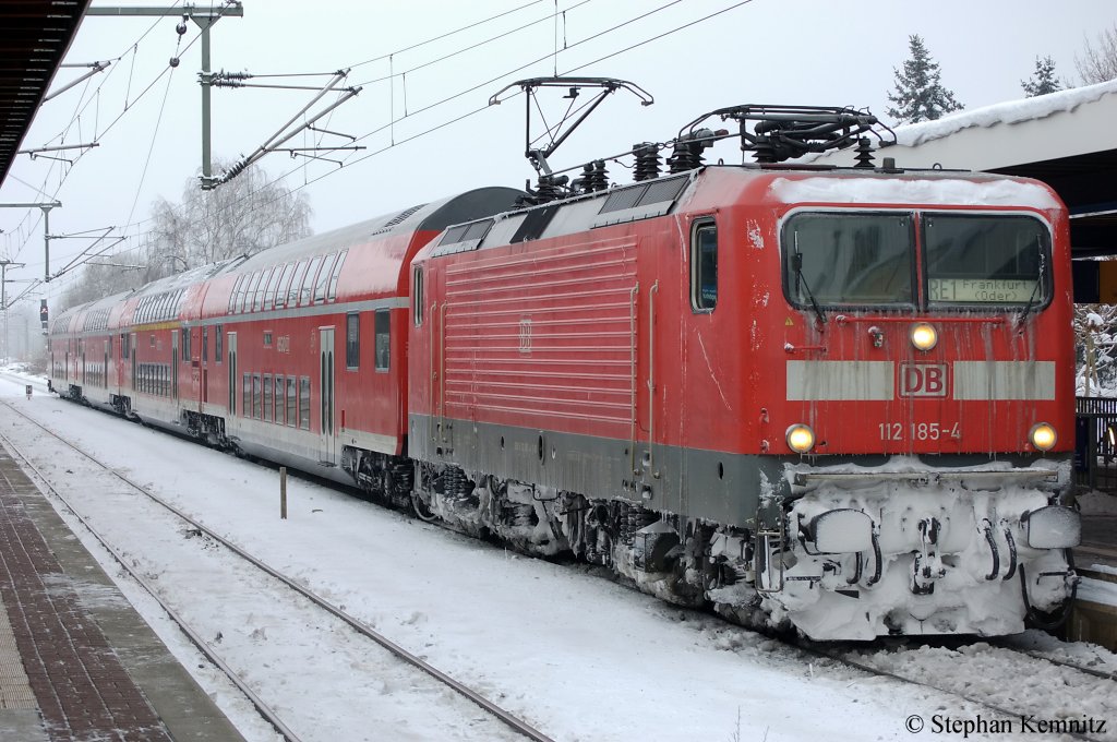 Der DB Regio Nordost scheinen die Dostos aus zu gehen. 112 185-4 mit dem RE1 (RE 18173) nach Frankfurt(Oder) fhrt nur mit 4 Dostos anstatt den berlichen 5 Dostos in Brandenburg ab. 29.12.2010