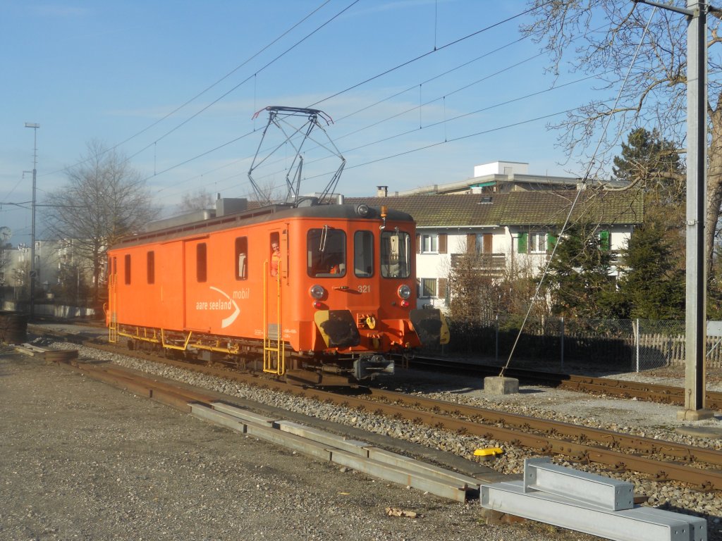 Der De4/4 321 manvriert am bei Sonnenschein 10.2.2011 in Langenthal.