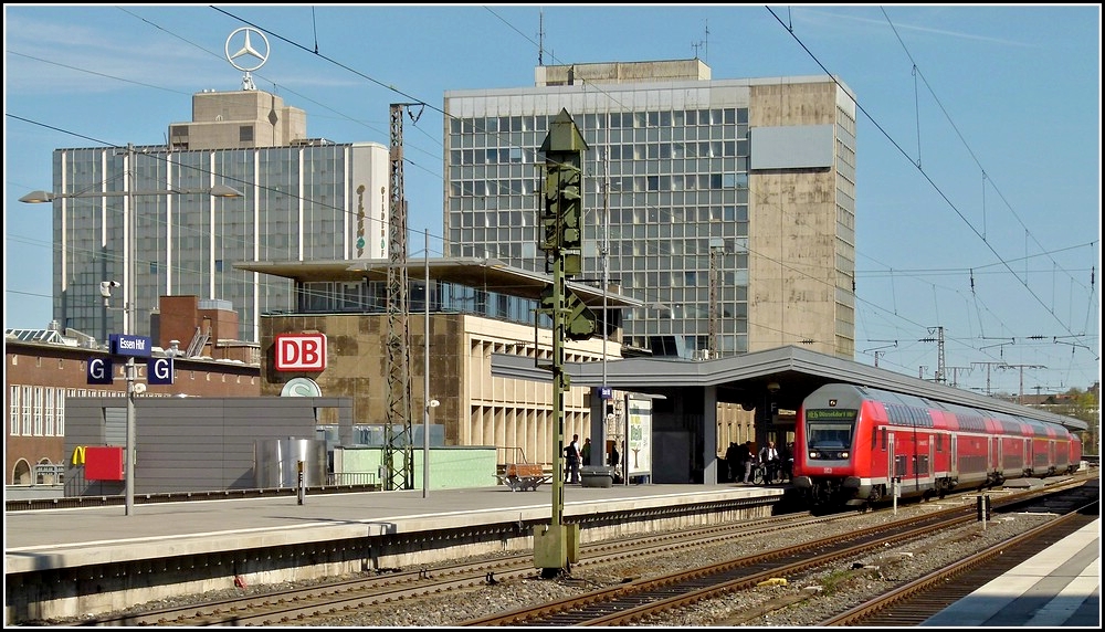 Der Hauptbahnhof von Essen prsentierte sich am 02.04.2011 im besten Licht. (Jeanny)