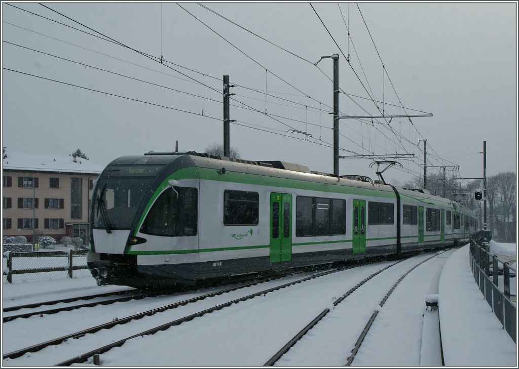 Der LEB RBe 4/8 N� 45 und ein Schwesterfahrzeug erreichen