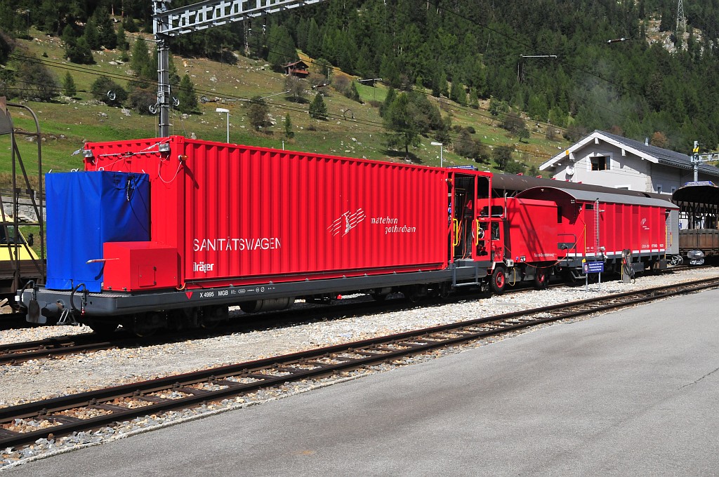 Der neue Lsch und Rettungszug der MGB in Oberwald zum Einsatz im Furka-Basistunnel. Hier der komplette Zug. In Realp steht das Gegenstck dazu. 23.9.2012