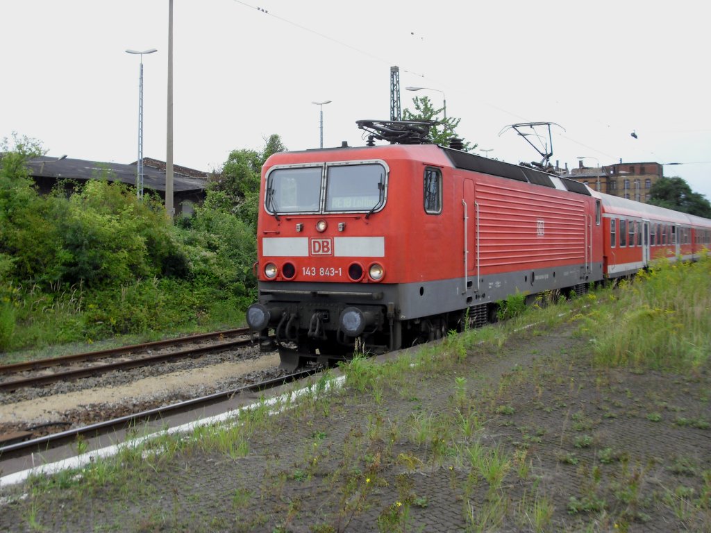 Der Re 18 fhrt nun weiter Richtung Cottbus nachdem er in Dresden-Friedrichstadt gehalten hat.