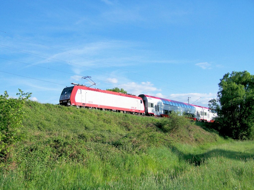 Der Regionalexpress von Luxemburg nach Wittlich kurz vor seinem Ziel aufgenommen am 03.05.2011. Das zur Zeit modernste Material auf der Moselstrecke wird von der luxemburgischen CFL gestellt.