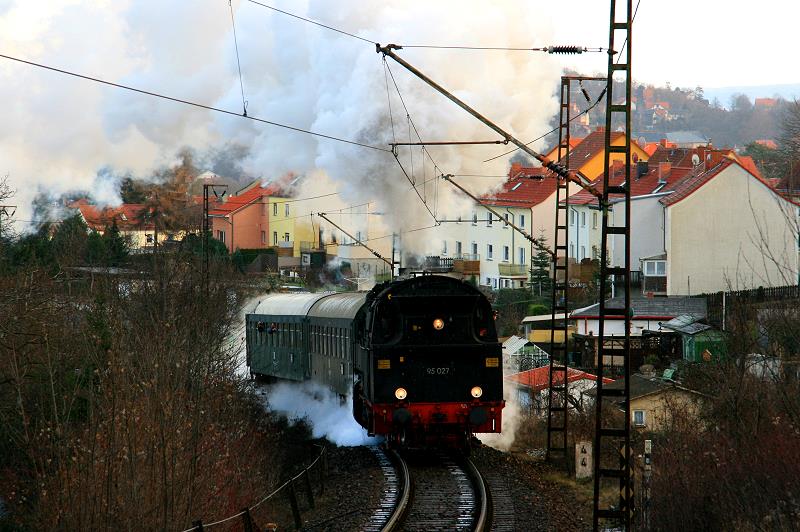 Der Sonderzug St. Barbara gezogen von 95 027 auf der Steilrampe zwischen Blankenburg/Westend und Michaelstein; 10.12.2011