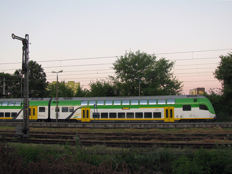 Der Steuerwagen im KM-44122 am Bahnhof in Płock, 10.07.2010