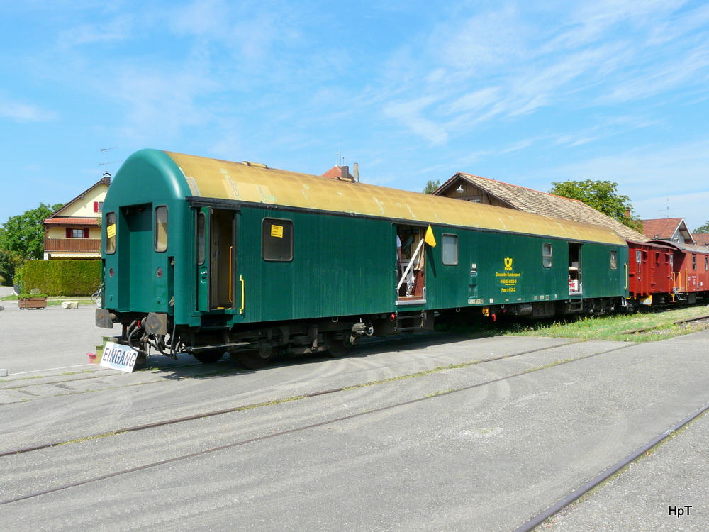 Deutsche Post - Bahn-Postwagen 51 50 00-43830-0 abgestellt im Bahnhof Arlen-Rielasingen am 12.08.2012