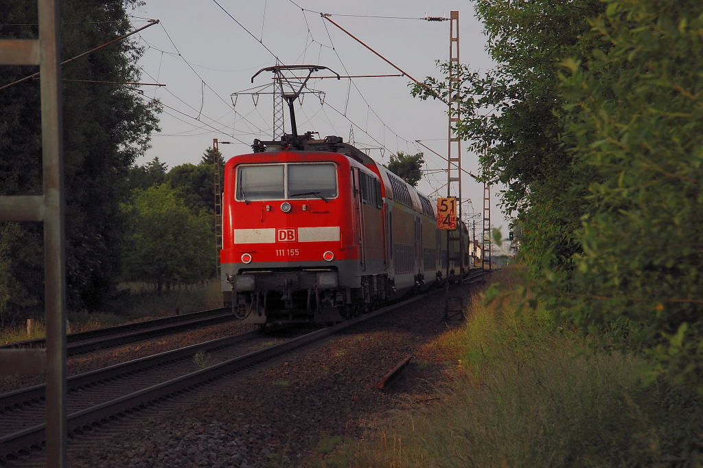 Die 111 155 beim Schieben eines RE4 Zuges nach Dortmund.....am Abend der 5.6.2012 hier bei Herrath.
