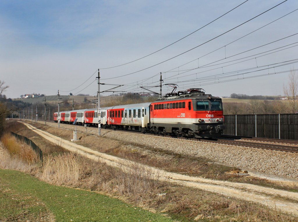 Die 1142 655 mit einem R nach Linz am 17.03.2013 unterwegs bei Taufkirchen a. d. Pram.