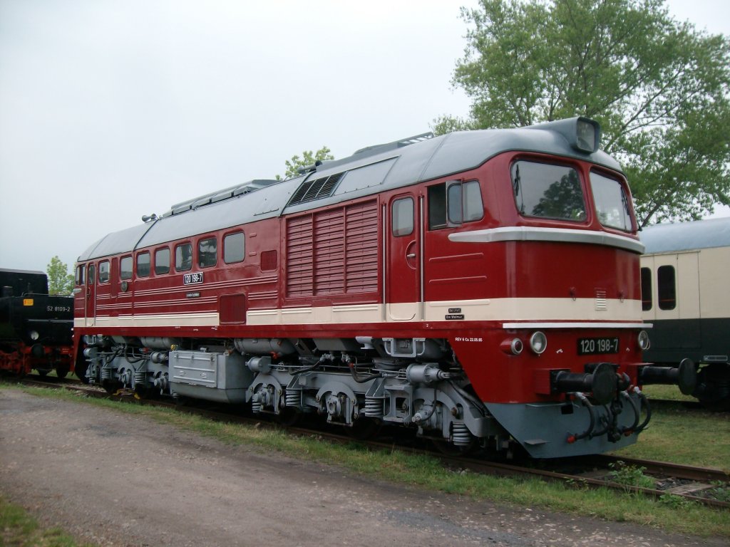 Die 120 198-7 gehrt dem TEV im BW Weimar und ist ein Ausstellungsstck des Vereins.Aufgenommen am 25.5.2013