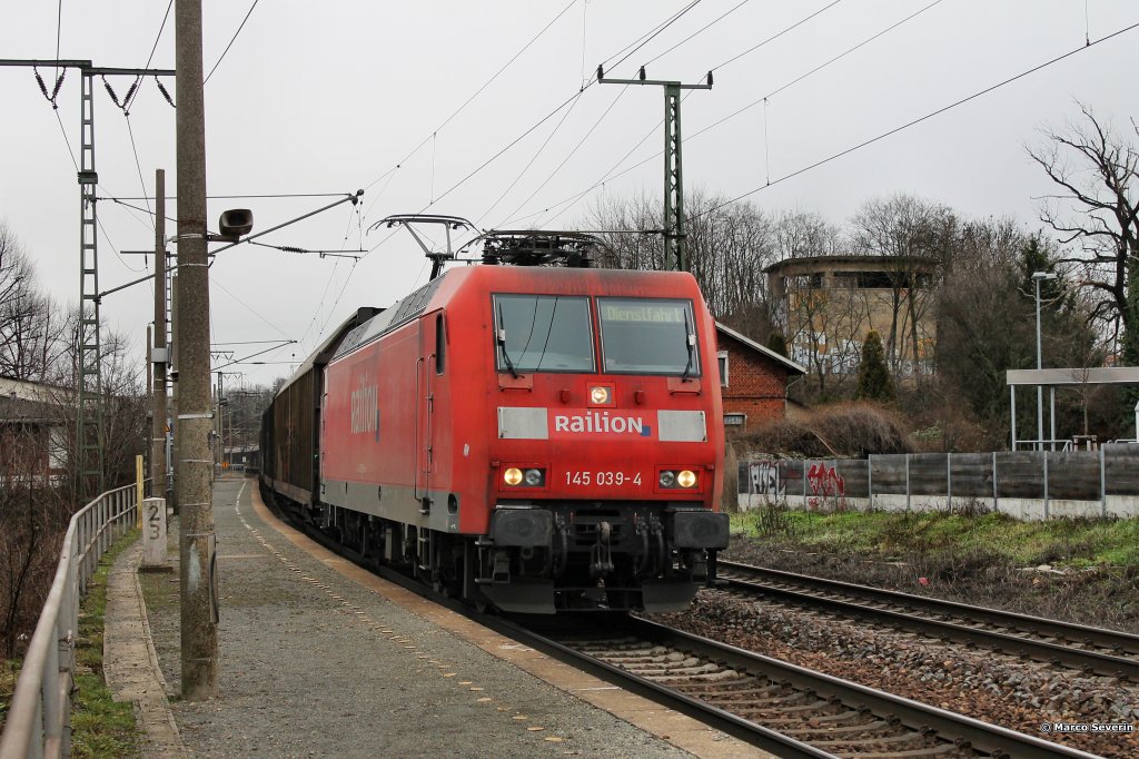 Die 145 039 kam mit einem Gterzug durch Dresden-Cotta gefahren. Man beachte die Zielanzeige (Dienstfahrt). 01.02.2013