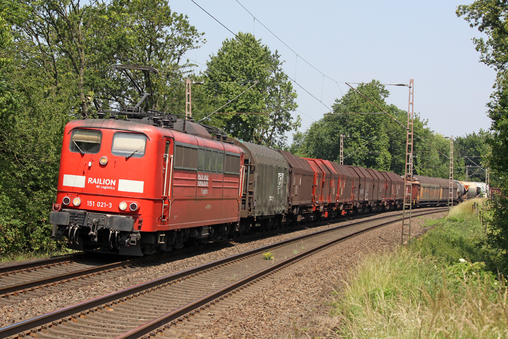 Die 151 021-3 in Gruiten am 23,06,10