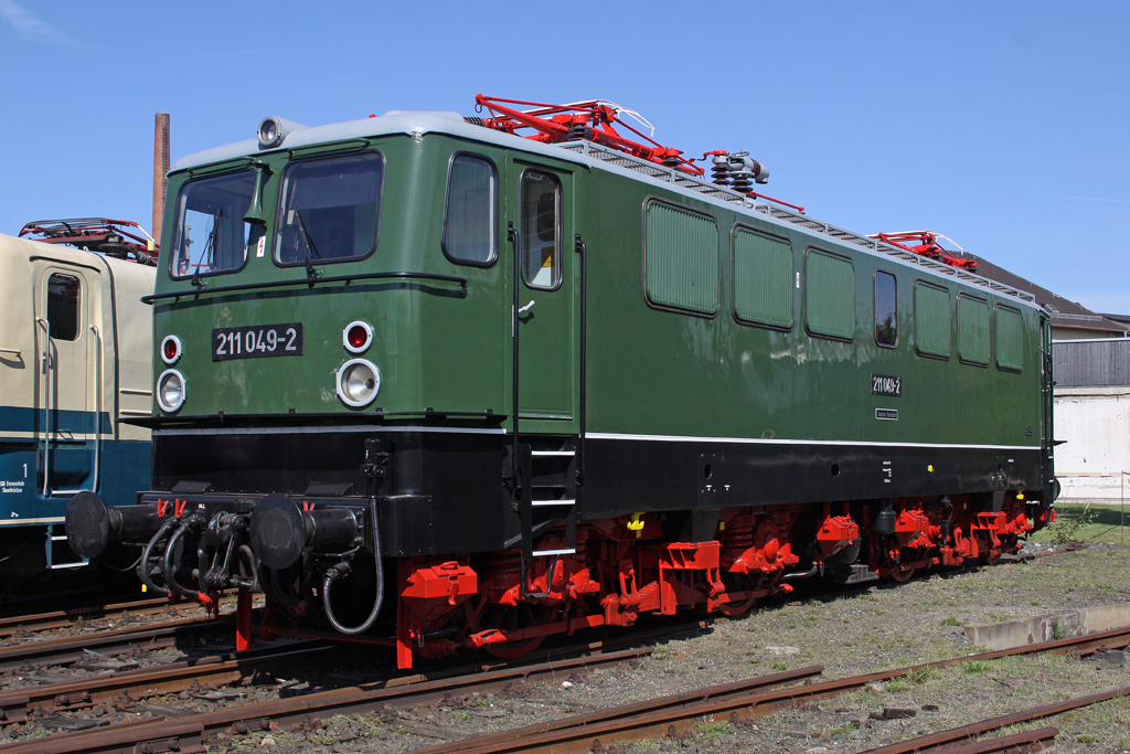 Die 211 049-2 beim 175 Jahre Eisenbahn in Deutschland fest im BW Nrnberg Gostenhof am 20,08,10