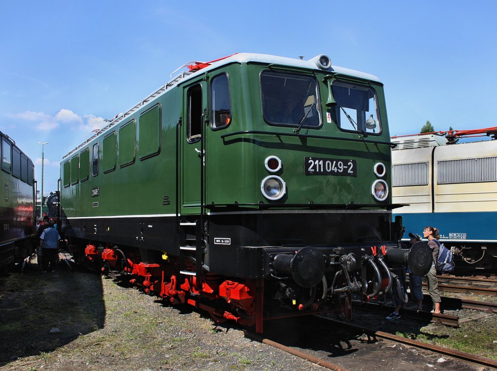 Die 211 049 am 21.08.2010 in Nrnberg Gostenhof beim Jubilum 175 Jahre Deutsche Eisenbahn. 