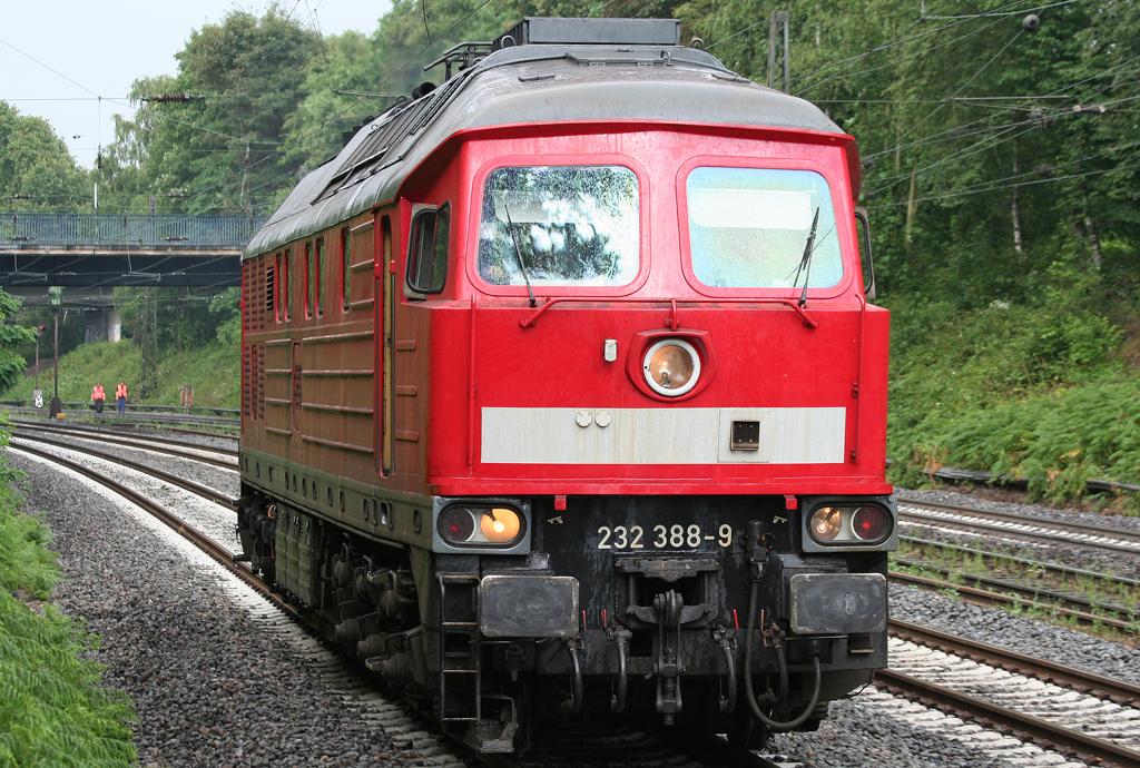 Die 232 388-9 fhrt Lz durch Duisburg Neudorf am 13.07.2010