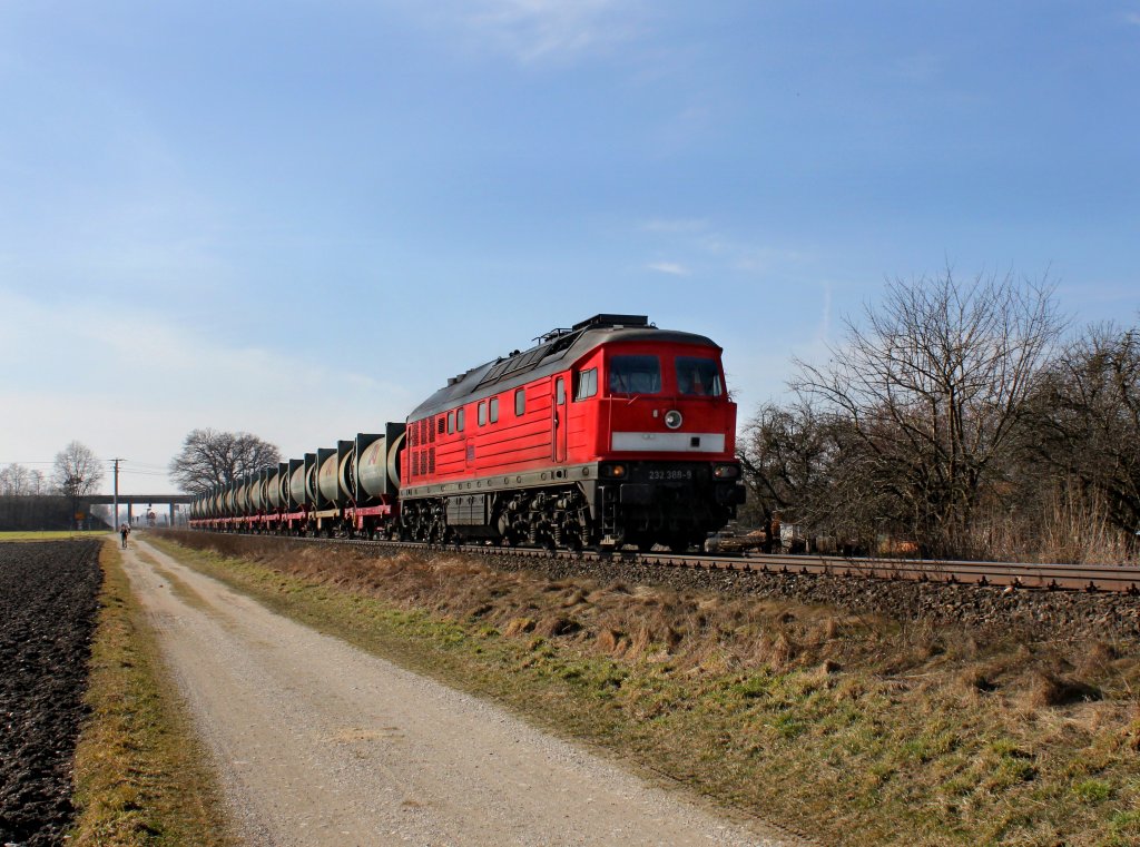 Die 232 388 mit einem Mllzug am 08.03.2013 unterwegs bei Alttting.