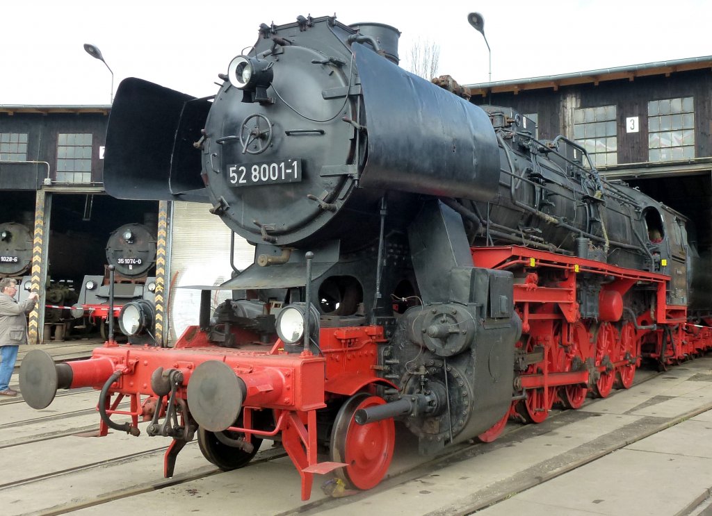 Die 52 8001-1 war bei den 2. Geraer Eisenbahnfrhling in Gera zusehen. Foto 13.04.2013 