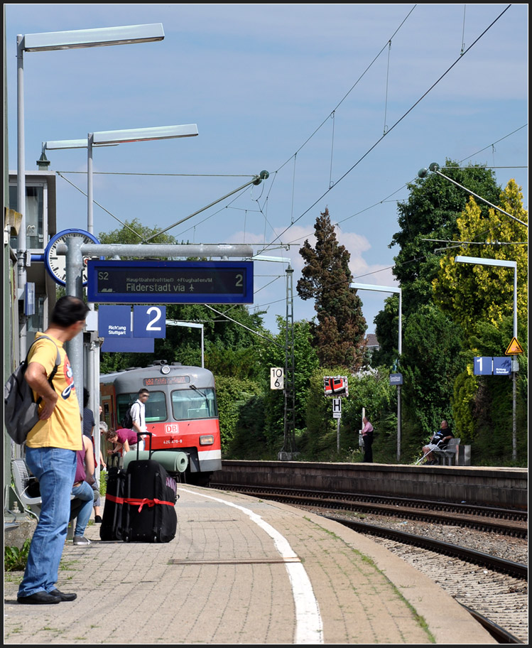 Die Bahn fährt jetzt ein - 

Fahrgastalltag bei der S-Bahn Stuttgart. 

21.06.2012 (J)