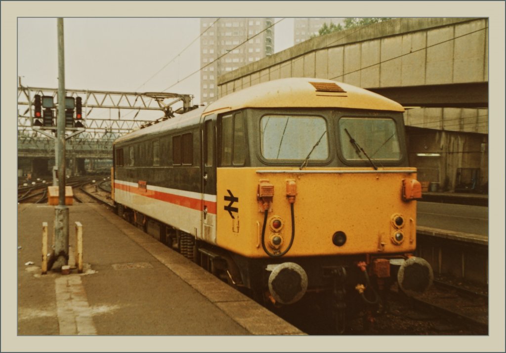 Die BR 87 012 in London Euston. 19. Juni 1984 Bahnbilder.de
