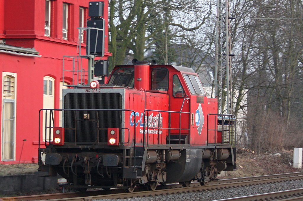 Die CC-Logistics 262 005 alias 214 005 am 2.3.12 als Lz bei der Durchfahrt durch Ratingen-Lintorf.