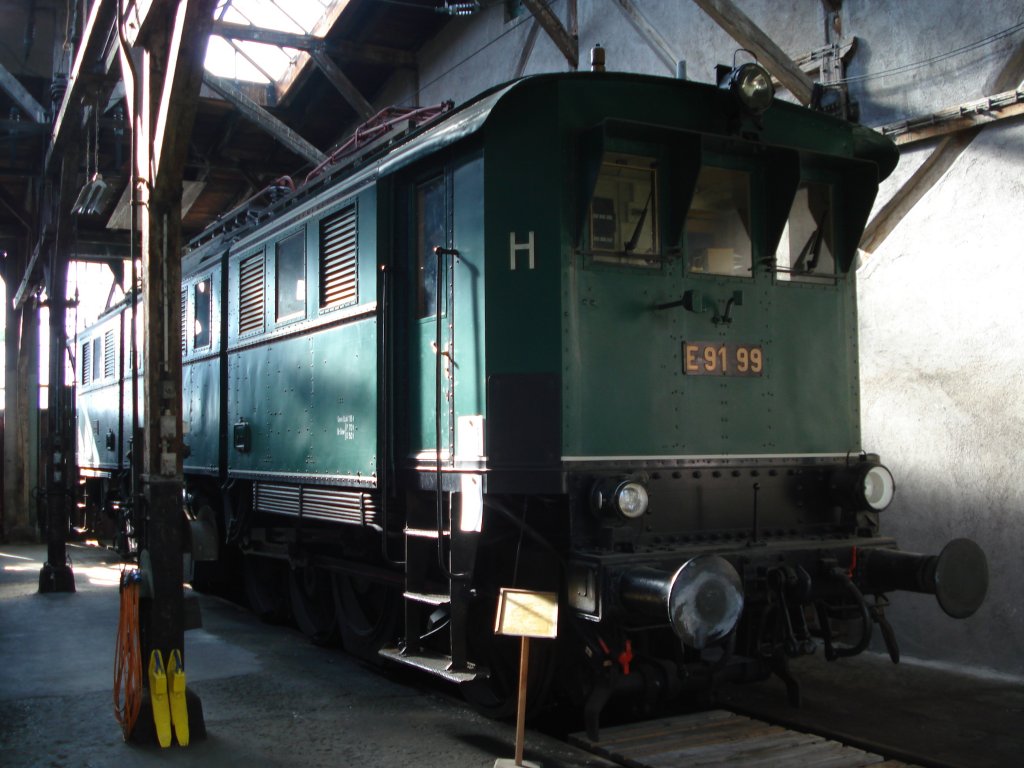 Die E 91 99 am 03.10.10 im Bahnpark Augsburg.