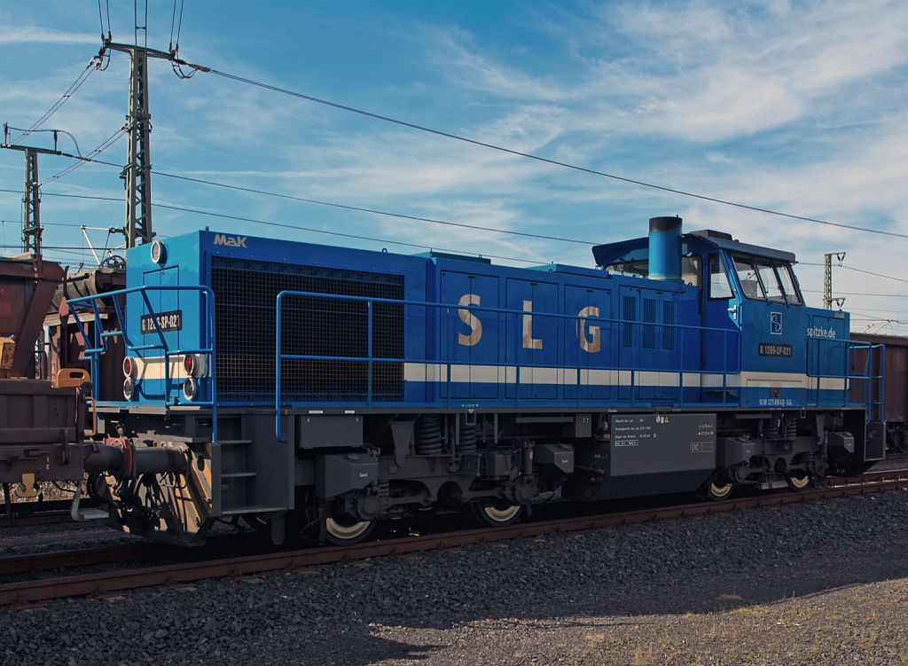 Die G1206-SP-021 der SLG - Spitzke Logistik GmbH abgestellt am 02.09.2012 beim ICE-Bahnhof Montabaur. Die MaK G 1206 wurde 2003 bei Vossloh unter der Fabriknummer 1001383 gebaut, sie hat die NVR-Nummer  92 80 1275 850-6 D-SLG.