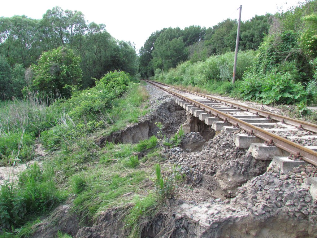 Die heftigen Regenflle im Jahre 2011 haben auch der Strecke Schwerin HBF-Rehna auf dem Teilabschnitt Gadebusch-Rehna im Juni/Juli fr Unterbrechung im Reiseverkehr gesorgt .