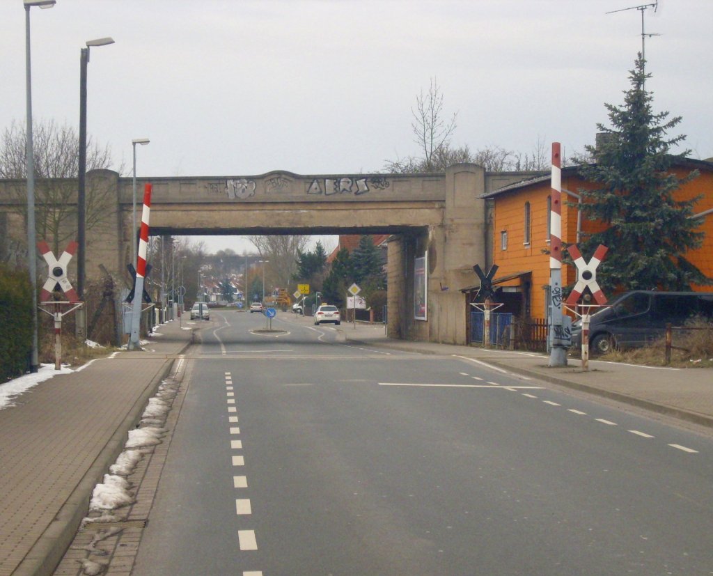 Die letzte DDR-Halbschrankenanlage im Stadtgebiet Nordhausen. 17.03.2013