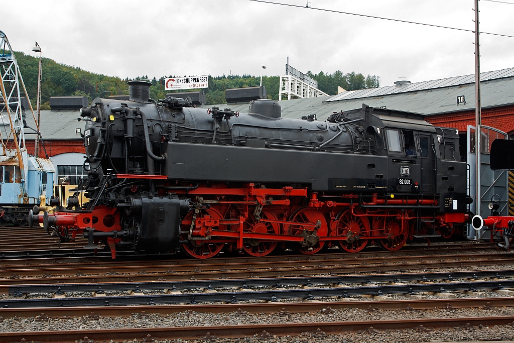 Die Letzte ihrer Art: Die 82 008 (ex 082 008-4) am 17.09.2011 im Sdwestflische Eisenbahnmuseum in Siegen. Die Lok wurde 1951 unter Fabriknummer 2884 bei Krupp gebaut, und die letzte erhaltene 82 er.