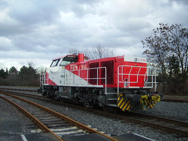 Die Lok D2 der Hafenbahn Frankfurt in Hanauer Hafen abgestellt am 08.01.11