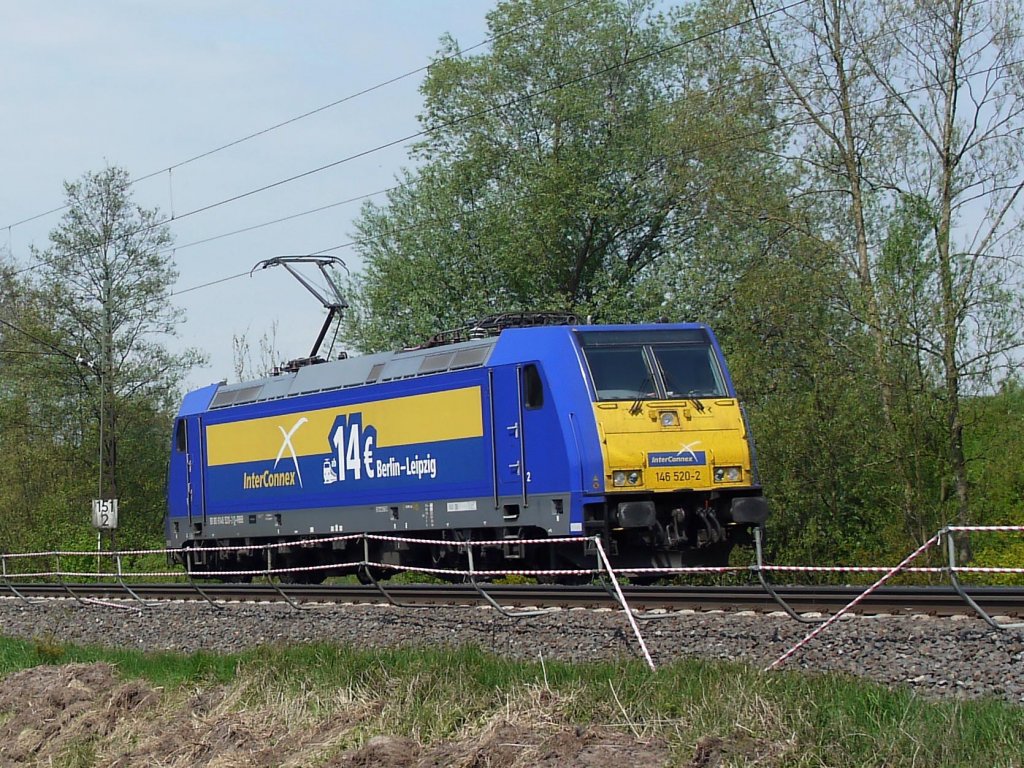 Die Lok mit der 14  -Werbung InterConnex 146 520 kurz hinter Winsen (Luhe) in Richtung Hamburg; 03.05.2012
