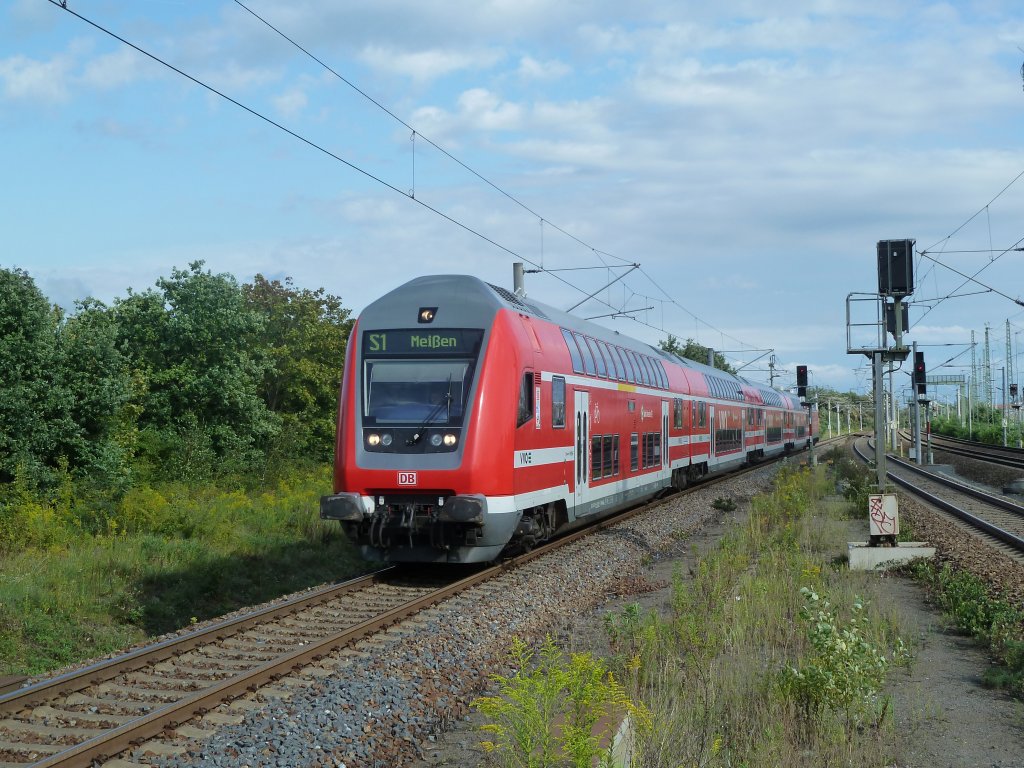 Die S1 nach Meien fhrt in den Bahnhof Dresden-Reick ein. 19.08.2011